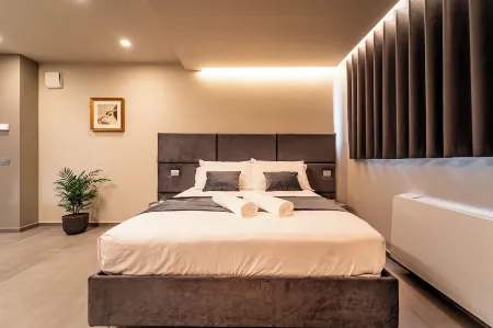 Cinquanta Sfumature Luxury Suites Отели рядом с достопримечательностью «Parrocchia Santa Maria di Monteverde»