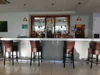 Holiday Inn Express 韋克菲爾德 - 酒吧