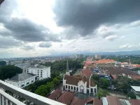 Deluxe & Well Appointed 2Br at El Royale Apartment Hotels in Sumurbandung