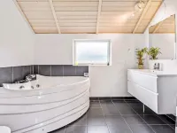 Luxury Lakeside Retreat - by Traum Ferienwohnungen Hotels in Ansager