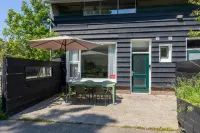 Apartment Near Oranjezon Nature Reserve Hotel dekat Deltapark Neeltje Jans