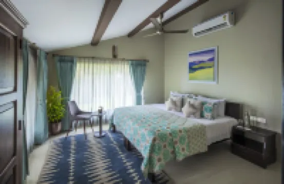 อะมาน สเตย์ส์ แอนด์ เทรลส์ สลูซ โฮส์, โลนาวาลา