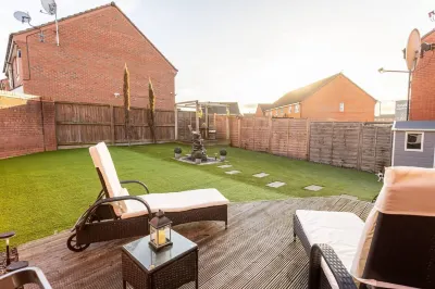 Beautifully Designed 3 Bed House - in Manchester Hotels near Hattersley