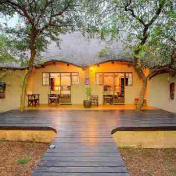 Mvuradona Safari Lodge Hotel Exterior