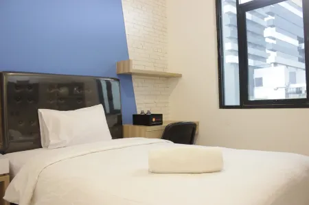 Pleasant Studio Semi Apartment at the Lodge Paskal Near Binus University Отели в г. Andir