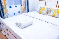 Lux Suites Tatu City Vacation House