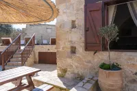 Stone Court Boutique Studios - 3-Star