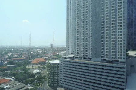 Modern Luxurious Studio Room at Anderson Supermall Mansion Apartment Отели рядом с достопримечательностью «Universitas Ciputra Surabaya»