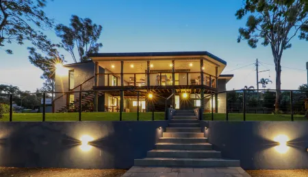 Airlie Guest House Отели в г. Эрли-Бич