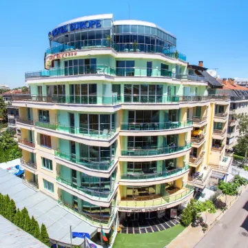 Europe Hotel ThaimOut周辺のホテル