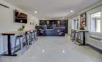 Americana Modern Hotel Các khách sạn ở Redding