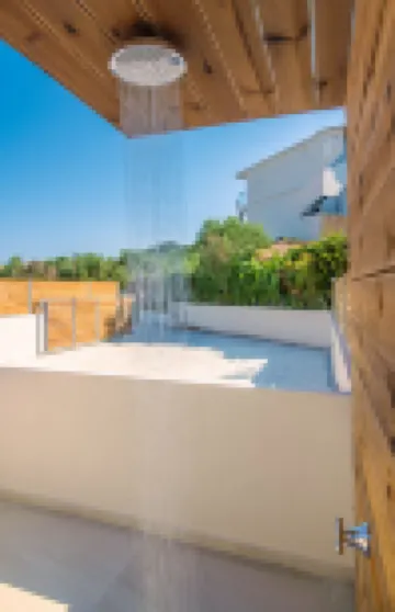 Bella Vacanza Studios - 450m from the Beach, by ZanteWize