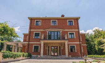 The Belgrade Hills Rooms and Suites