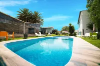 Camino Plaza - Pools