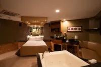 The Champagne Lodge & Luxury Suites - Parkering