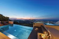 North Santorini - A Luxury Spa Hotel -  Ferienhäuser