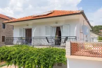B&B Aurora Hotels near Lapidary
