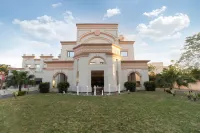 The Competent Palace Hotel Hotels near Anand van