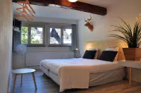 Hotel Beez Hotels near Sint Matthiaskerk