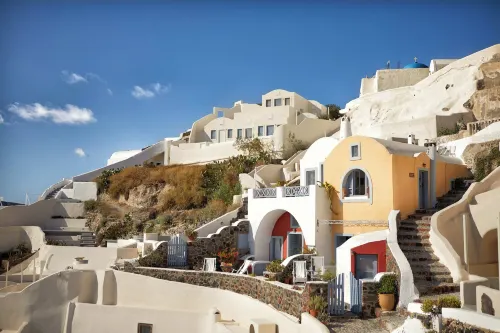 Lava Oia's Hotels in Finikia