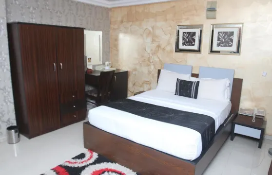 喬納茲套房酒店