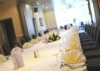 Beaufort Park Hotel - breakfast