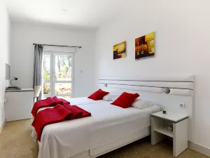 Ark Beach Apartments