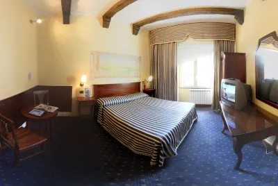 Hotel la Pace - Experience Hotel dekat Folcara Campus