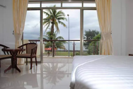 Emerald Hotel & Restaurant