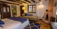 Old Taos Guesthouse B&B