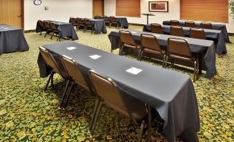 Holiday Inn Express & Suites Omaha West