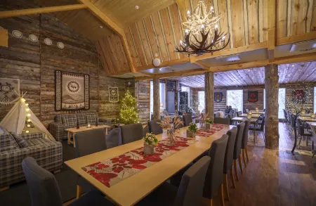 Wilderness Hotel Muotka & Igloos Отели рядом с достопримечательностью «Kakslauttanen»