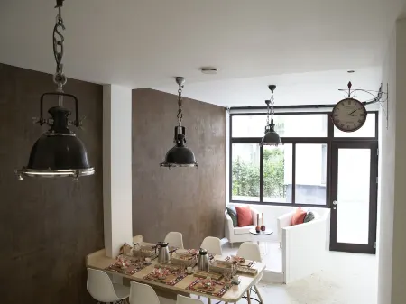 B&B BE in Brussels Отели в г. Моленбек-Сен-Жан