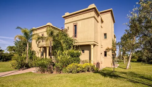 Villa with private swimming pool and golf