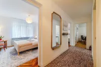 Family Friendly Apartment with Parking - Happy Rentals - Hot Tub