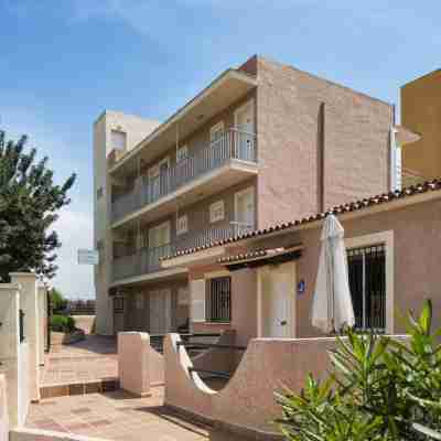 Naika Studios & Apartments Hotel Exterior