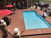 Days Inn by Wyndham Columbus - Pools