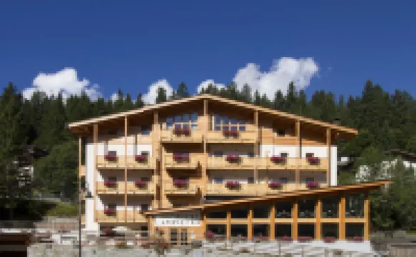 Hotel Garnì Caminetto Hotels near Miramonti