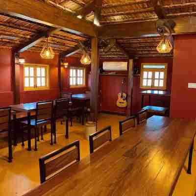 Easy Hostels Dining/Meeting Rooms