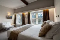 Hotel Bourgoensch Hof Hoteles cerca de Square and Statue of Simon Stevin