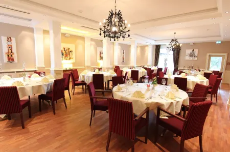 Akzent Hotel Jonathan Отели рядом с достопримечательностью «Hedwig-Schule»