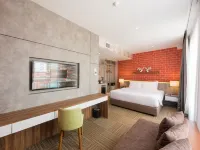 The Smith House Hotels near Telaga Harbour