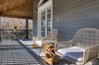Hamersmith Hollow Retreat by AvantStay