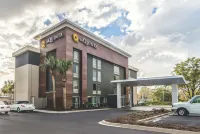 La Quinta Inn & Suites by Wyndham Myrtle Beach - N Kings Hwy Hotels in der Nähe von Anchorage II