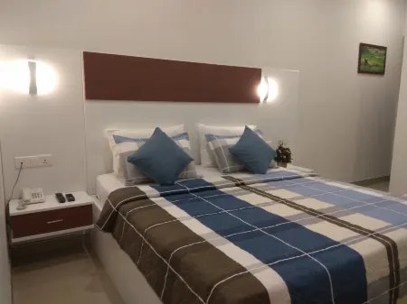 Diva Villa Transit Hotel Отели рядом с достопримечательностью «Java Institute For Advanced Technology»