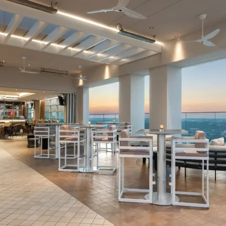 AC Hotel Charlotte City Center Отели рядом с достопримечательностью «Бульвар Независимости»