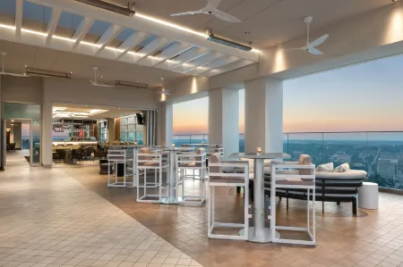 AC Hotel Charlotte City Center Отели рядом с достопримечательностью «Спектрум-центр»