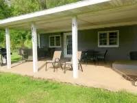 Cozy Waterfront Cabin on New River/Claytor Lake Hotels in Pulaski County