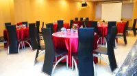 Orchardz Hotel Gajahmada Pontianak - breakfast