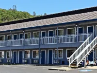 波因特湖旅館 萊克縣酒店